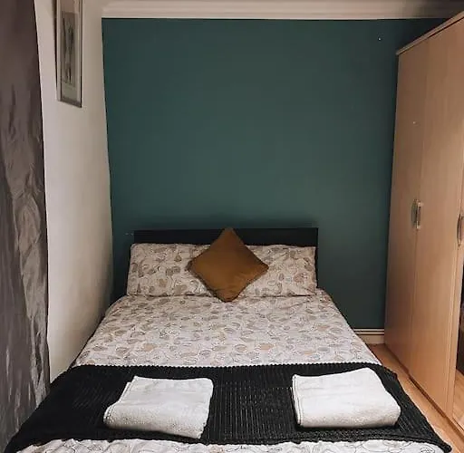 Spacious 3 Bedroom Flat In Stockwell