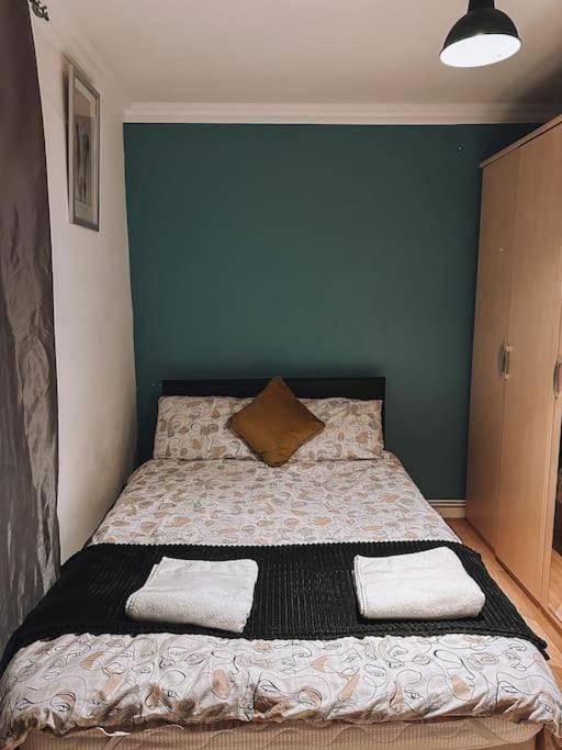 Spacious 3 Bedroom Flat In Stockwell * Londra