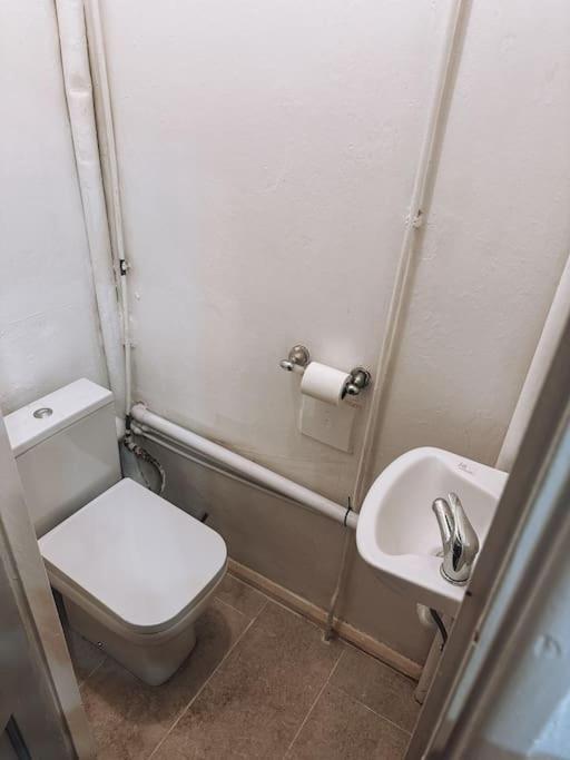 Spacious 3 Bedroom Flat In Stockwell Appartamento *