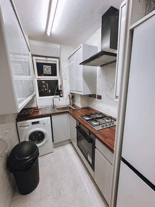 Spacious 3 Bedroom Flat In Stockwell Londra